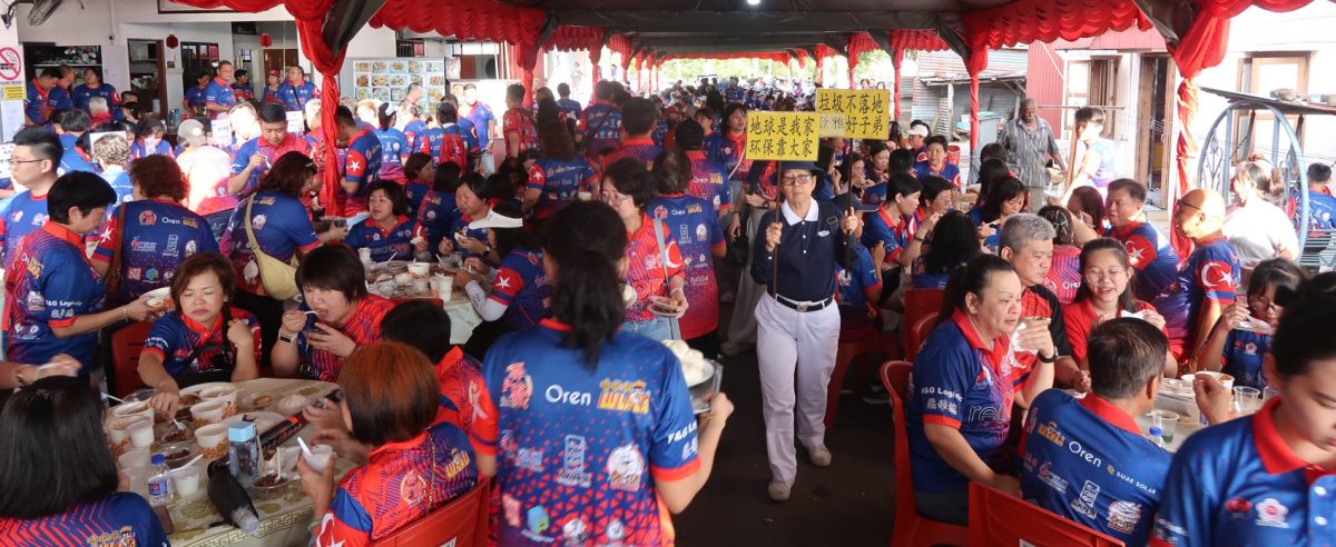 新村传统美食迎火炬行   登雅5千村民嘉宾享用