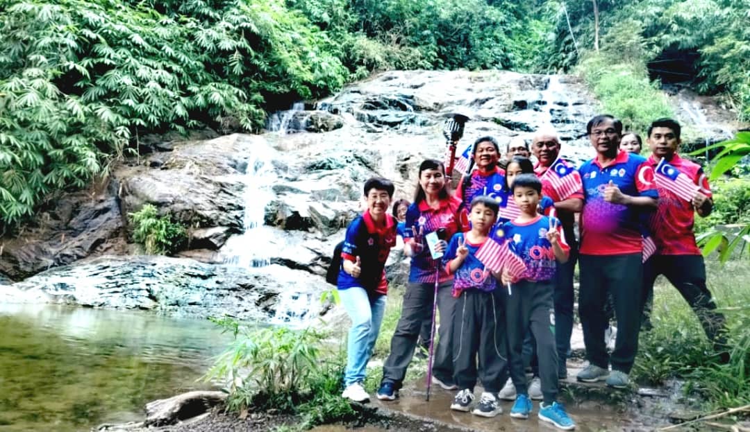 摩托车队东甲出发   文化火炬登上金山