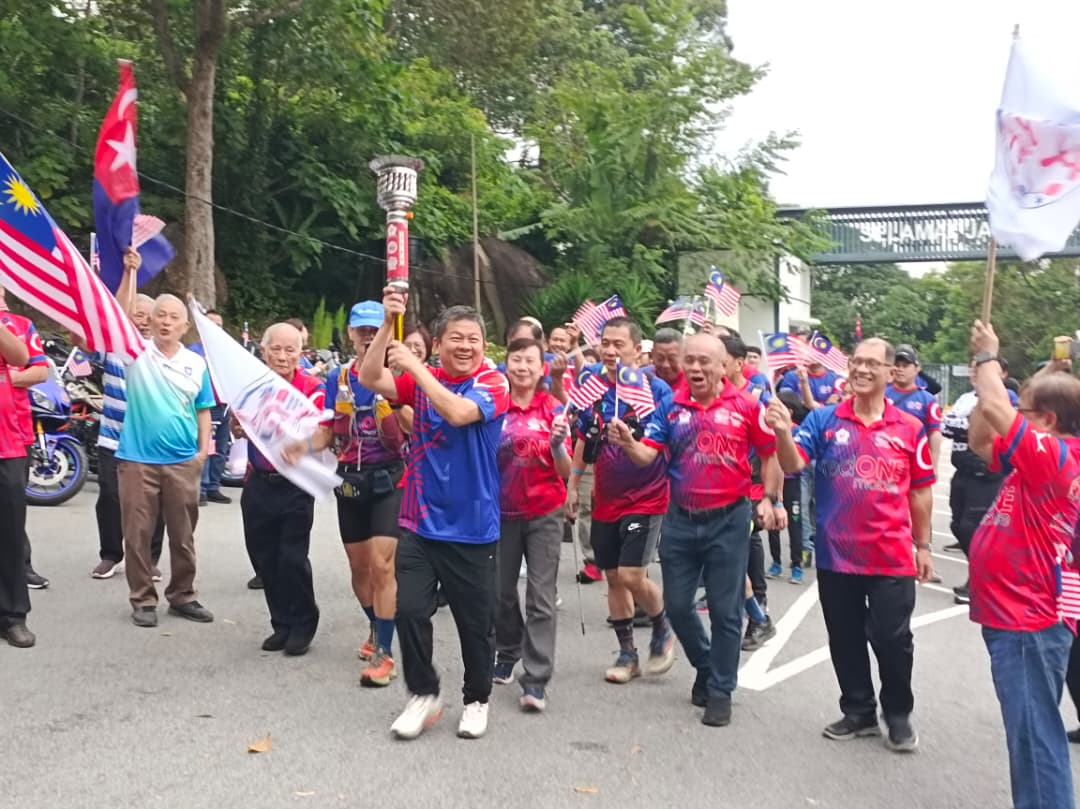 摩托车队东甲出发   文化火炬登上金山