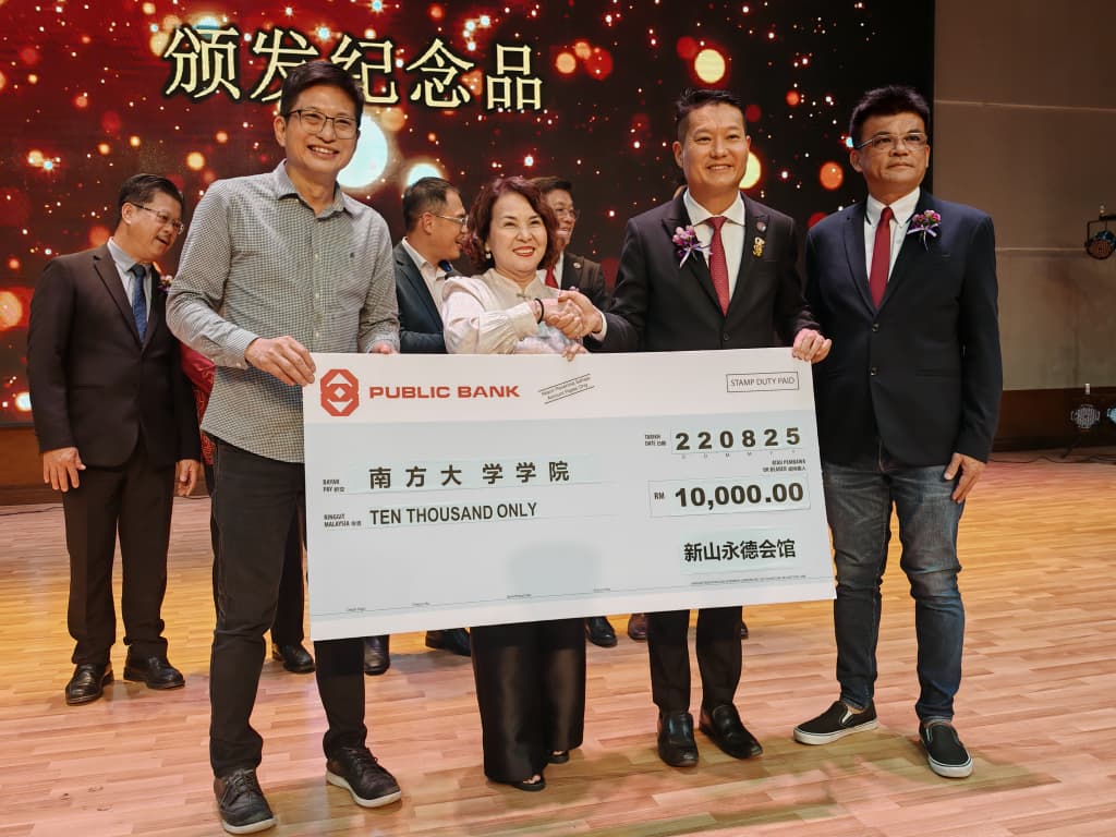 （已签发）柔：**版头**陈洺臣：外国商家抢滩   冲击本地业者生计