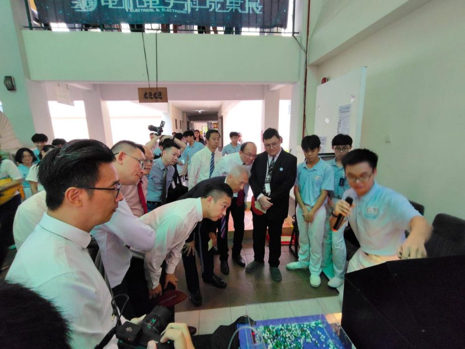 古宽一系列活动迎校庆 启用田径场推介特刊