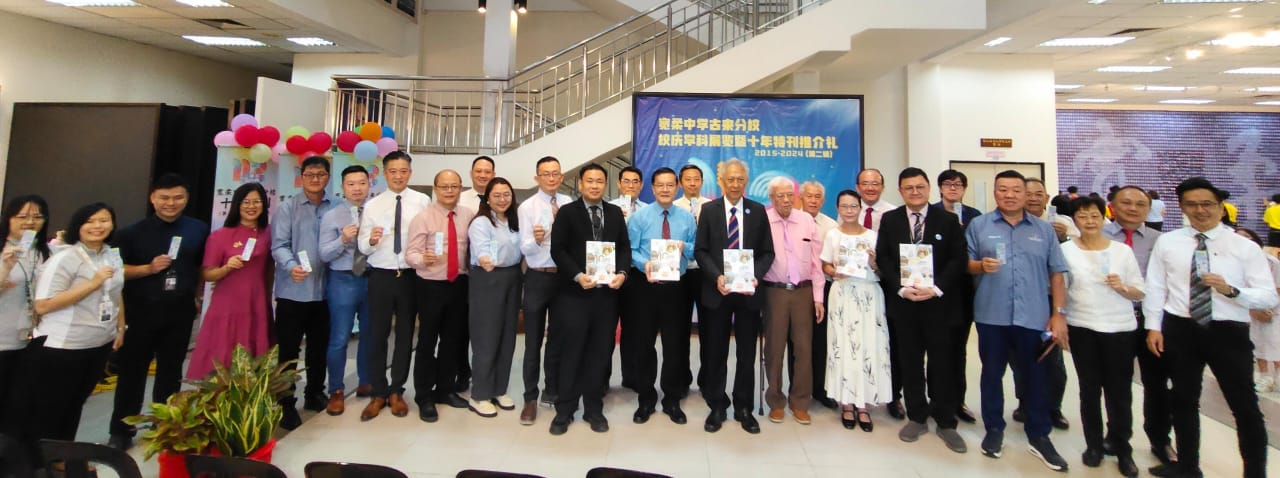 古宽一系列活动迎校庆 启用田径场推介特刊