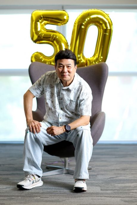 (已签发)柔:狮城二三事:15岁定50年影视人生 梁志强:被电视台封杀两年成转机