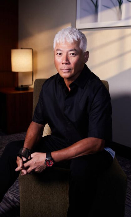 (已签发)柔:狮城二三事:“兴趣当工作”巫启贤自认幸福