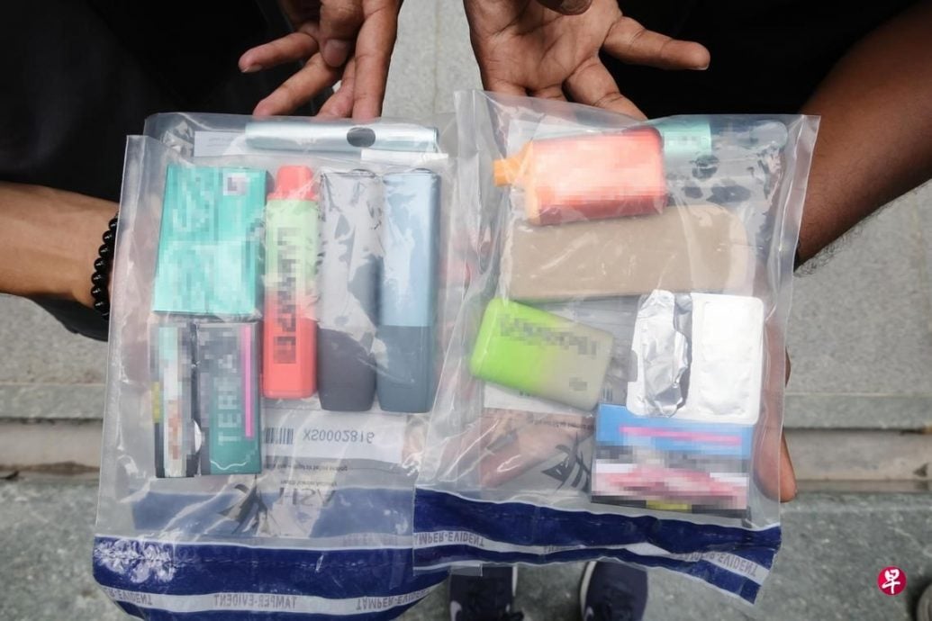 （已签发）柔：狮城二三事：中央商业区执法打击电子烟 狮城卫科局一小时捉10男女