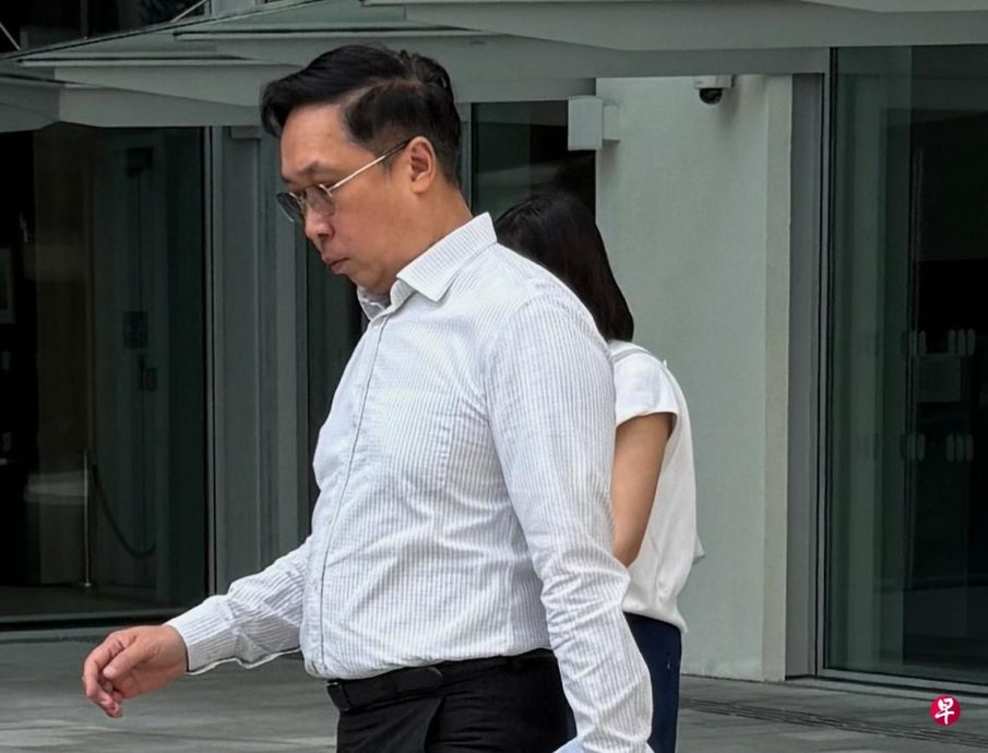 (已签发)柔:狮城二三事:中学男教师偷拍学生洗澡 判监5个月5周