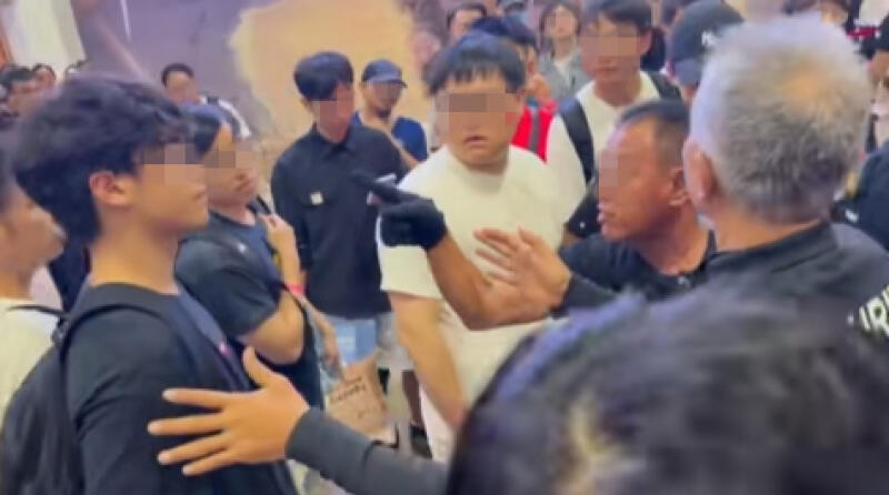 (已签发)柔:狮城二三事:泡泡玛潮玩展 乱象百出