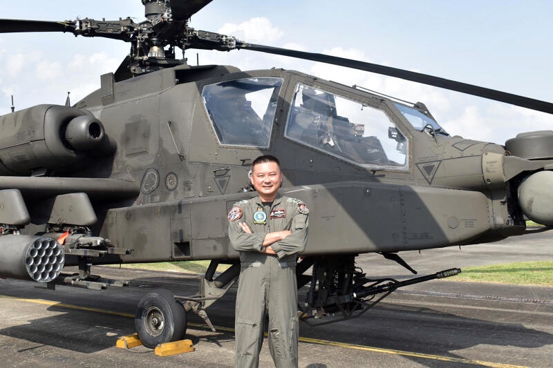 （已签发）柔：狮城二三事：空军中校退役  转跑道卖酿豆腐