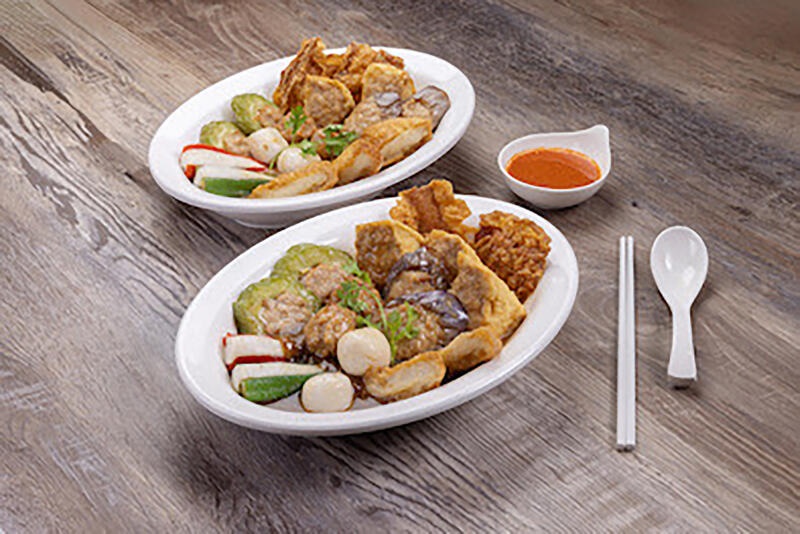 （已签发）柔：狮城二三事：空军中校退役  转跑道卖酿豆腐