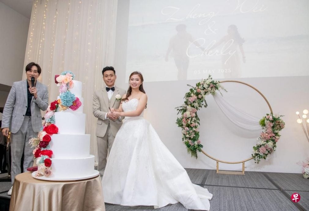 （已签发）柔：狮城二三事：跨国跨族婚姻日益普遍 狮城多语司仪成婚庆市场新宠