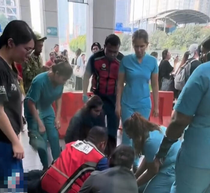 （已签发）柔：狮城二三事：马​新边境暖心一幕  5护理员接力抢救七旬翁