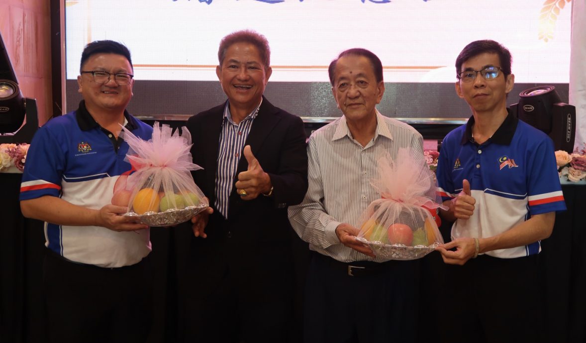 罗强贞：勉励华小正副校长，继坚定掌校耀华教