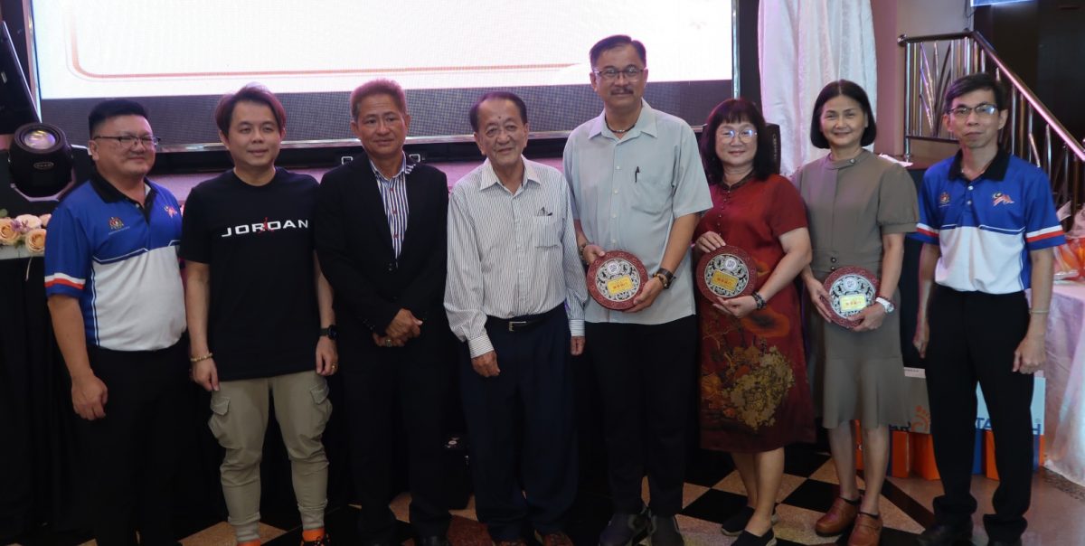 罗强贞：勉励华小正副校长，继坚定掌校耀华教