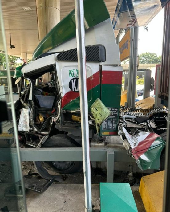 （已签发）柔：货柜罗里刹车器失灵，撞收费站汽车