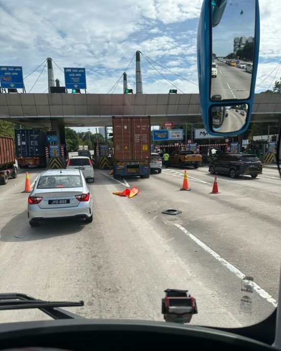 （已签发）柔：货柜罗里刹车器失灵，撞收费站汽车