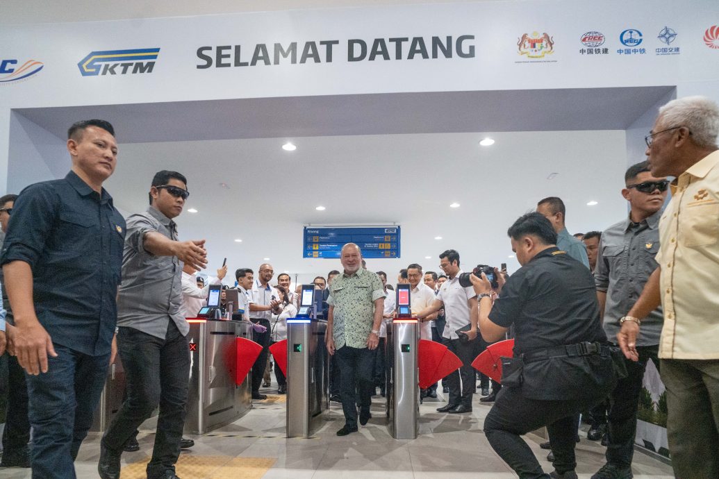 （已签发，完整版）全国：全马最快火车之一   元首驾驶ETS 3抵居銮