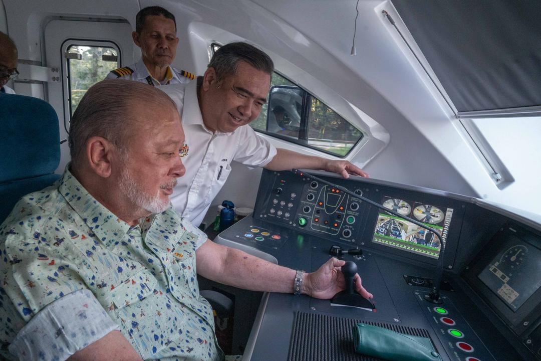 （已签发，完整版）全国：全马最快火车之一   元首驾驶ETS 3抵居銮