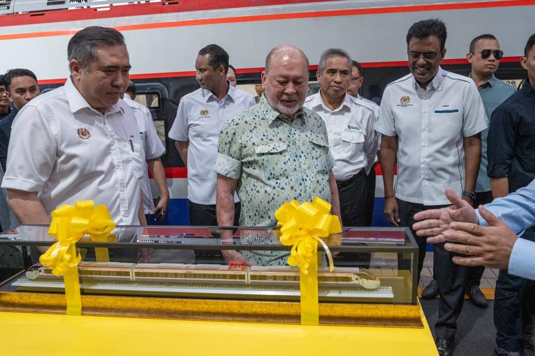 （已签发，完整版）全国：全马最快火车之一   元首驾驶ETS 3抵居銮