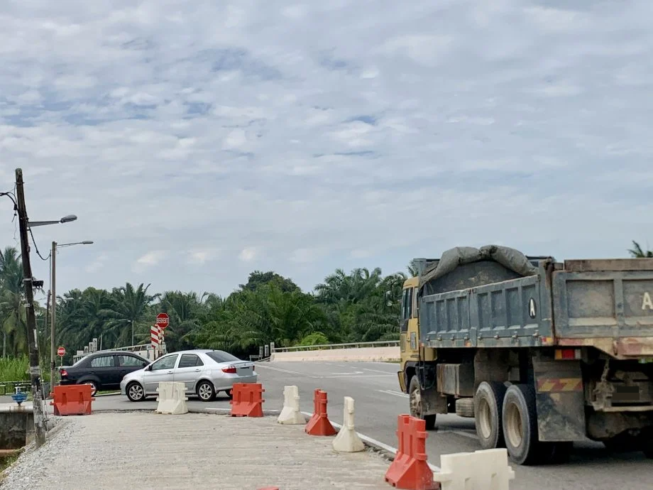 (已签)NS波德申/丹A新村路口繁忙易酿车祸,波工程局增加车道提升安全