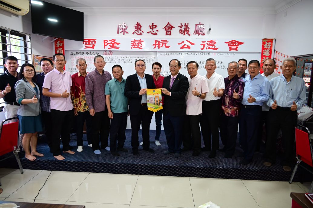  	（要做版头）大都会-慈航及锌铁捐款独中