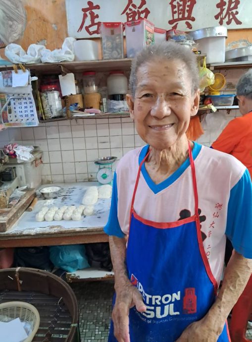 (锁文)柔:新旧对照:新山百年点心包店福振兴