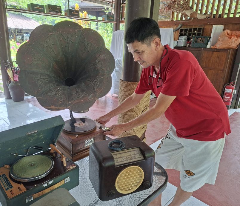 (预编7日见报)大都会/星洲人VIP/时光淬链下旧物满载本地旧情,醉心“珍品”独特魅力/10图