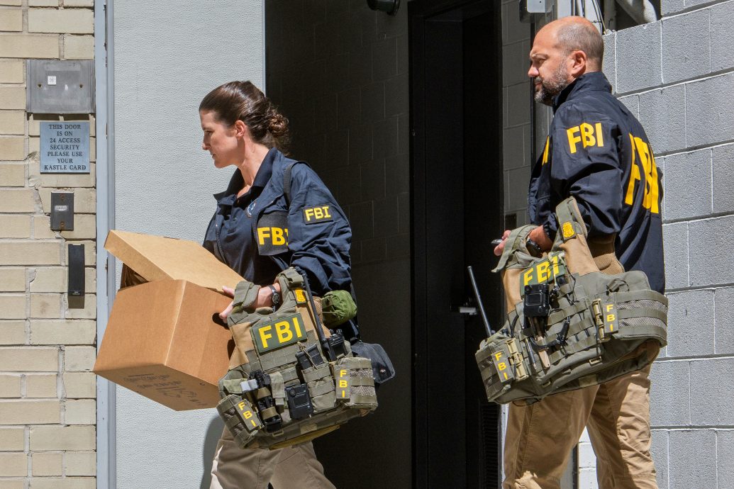 FBI突袭特朗普“死对头”博尔顿住家和办公室