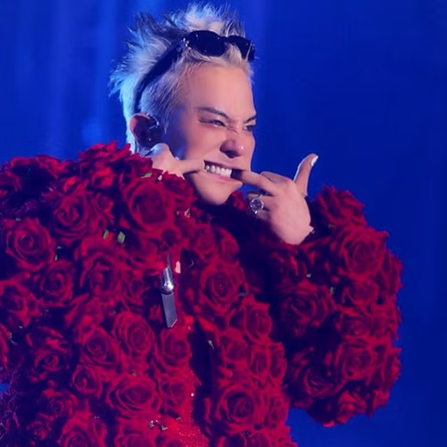 GD香港开唱被丢假钞 粉丝狠批低俗无礼