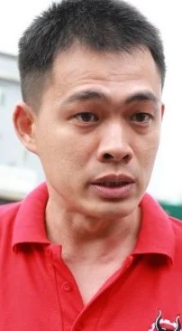 LDP往MRR2路段出现不明铝碎片 数轿车闪不及碾过爆胎