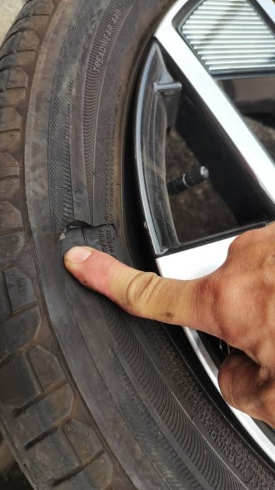 LDP往MRR2路段出现不明铝碎片 数轿车闪不及碾过爆胎