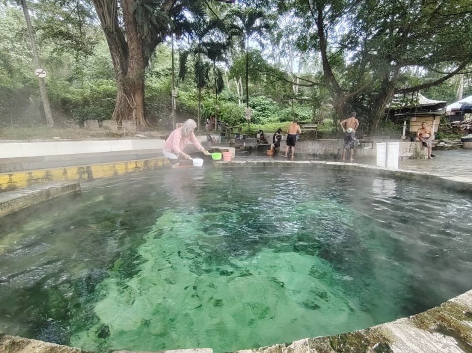 me03主文-大都会/(主文)士拉央热水湖提升后交给士拉央市议会全面接管 非私营化 民众勿担心收费高涨/9图