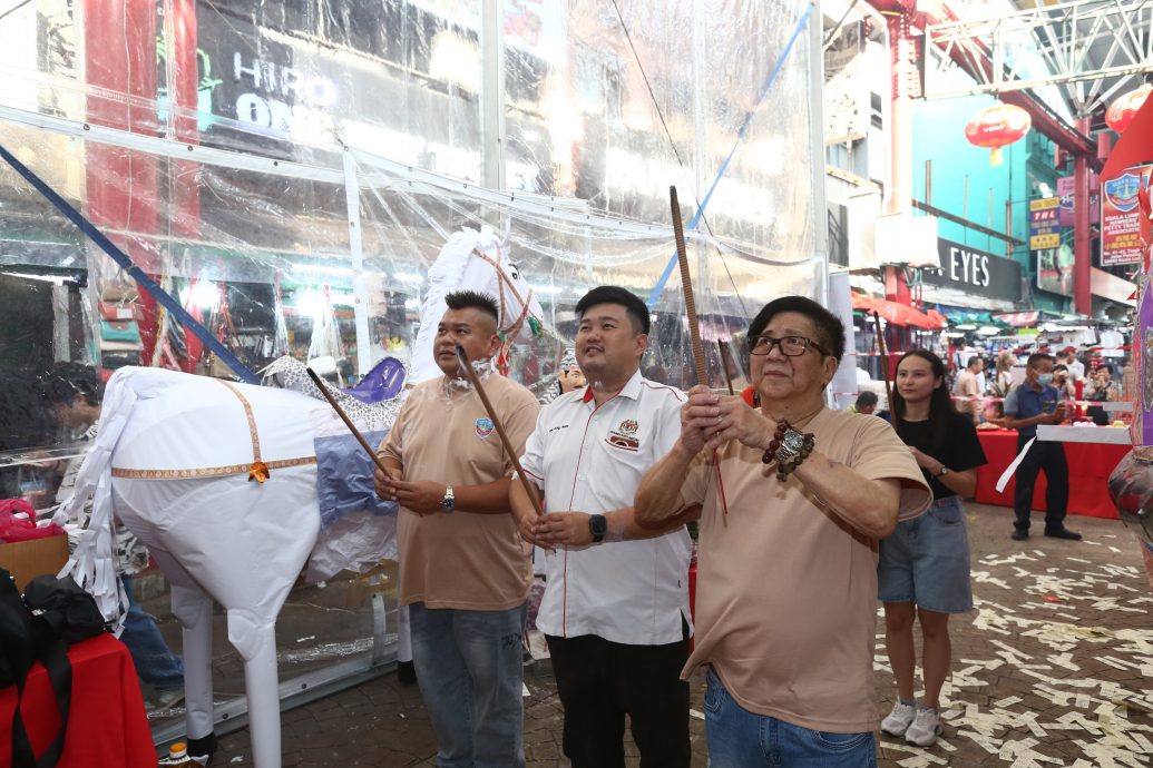 me3头//大都会-茨厂街周边店租涨 商贩忧挨不住掀结业潮/4图