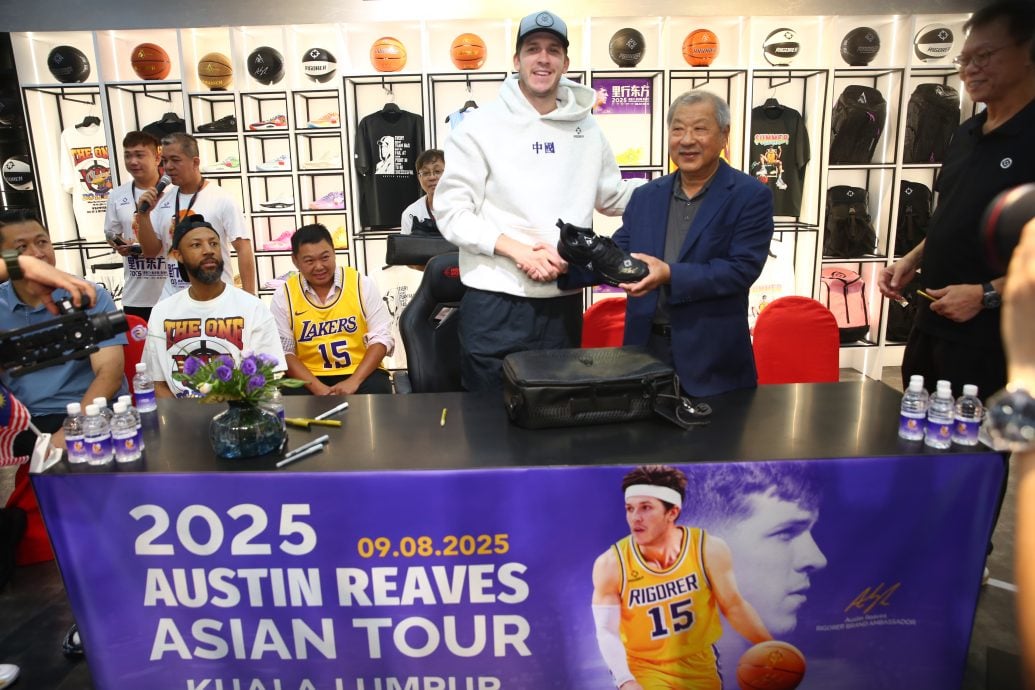 NBA湖人球星来了！  里夫斯首登大马掀热潮