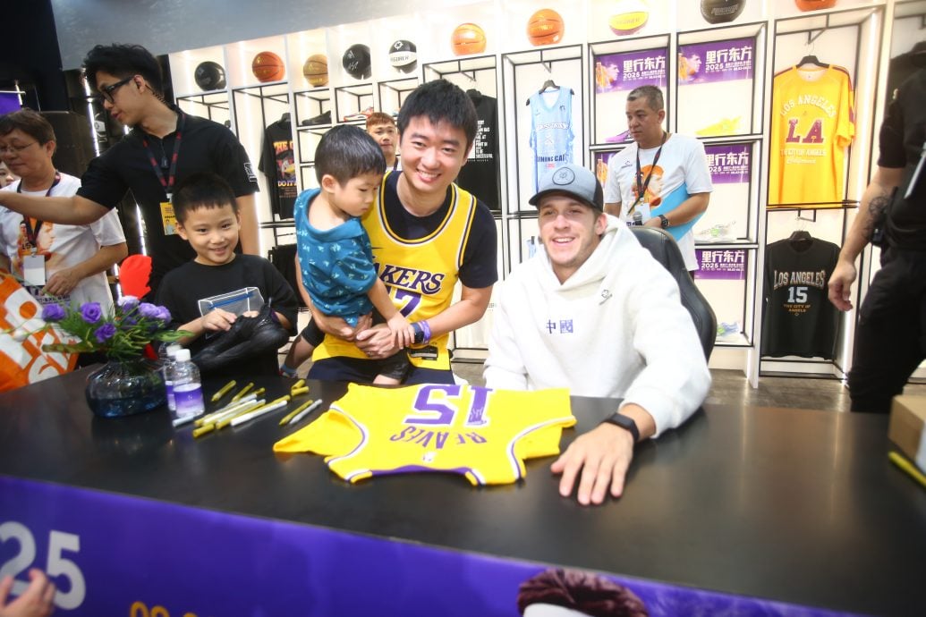 NBA湖人球星来了！  里夫斯首登大马掀热潮