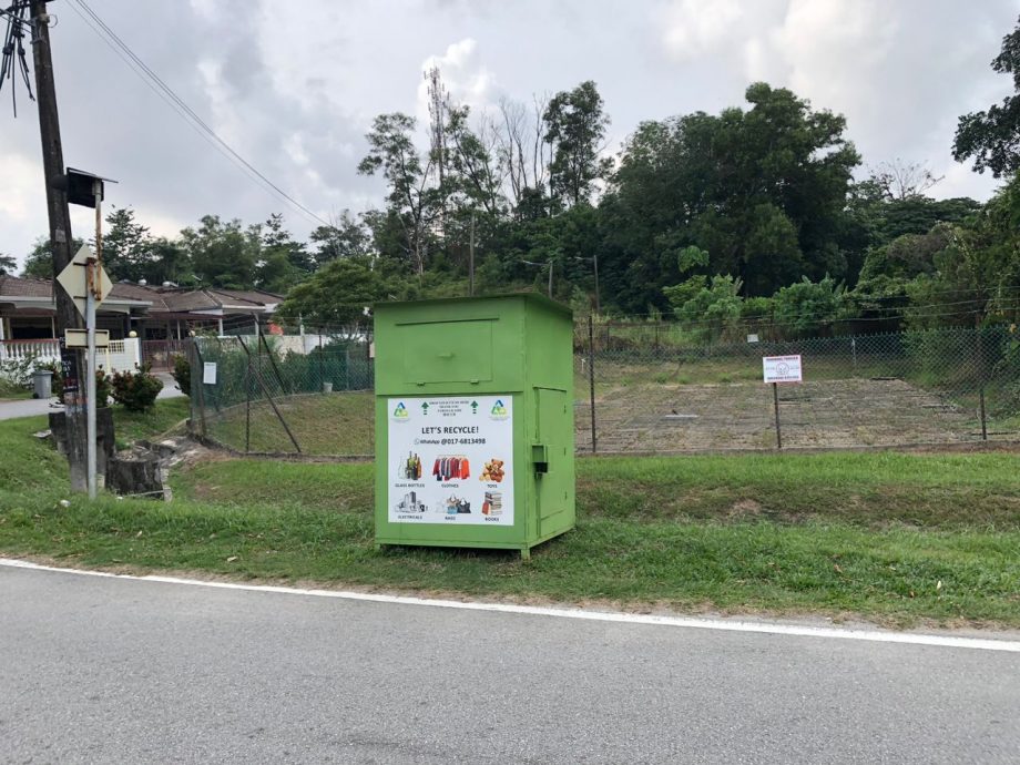 NS芙蓉：误把钥匙丢进环保箱，议员来救场！