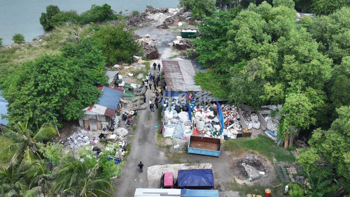（大北马）乌绒峇都北赖河岸地段被非法侵占