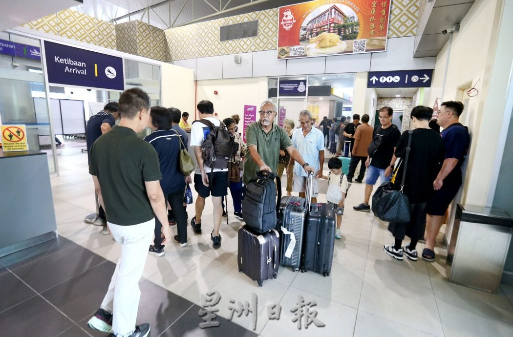 罗思义:助实现区域枢纽机场 争取2.5小时航班降怡