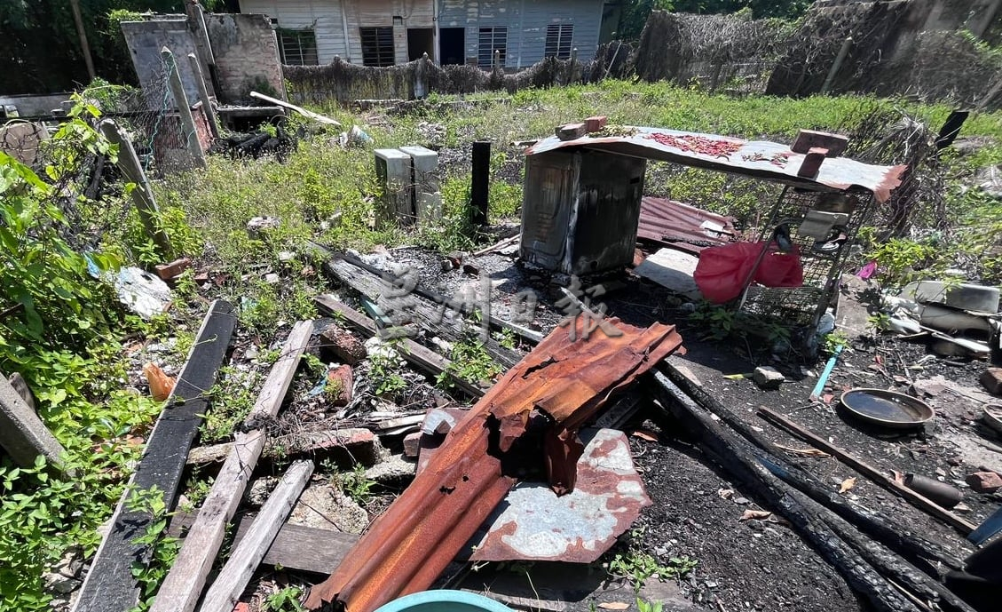 林朝雁：拾荒老妇于杂物堆积处附近煮食，居民忧再引发火患