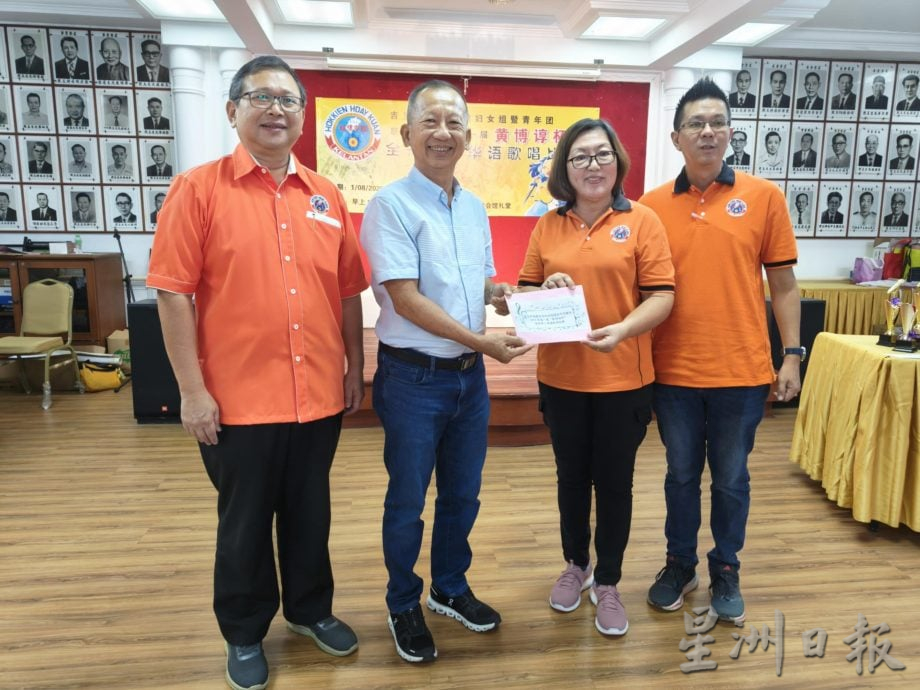 东:由吉兰丹福建会馆妇女组与青年团联合主办的“2025年第一届《黄博谆杯》全丹华小华语歌唱比赛”,歌声飞扬,圆满举行。同样来自哥打峇鲁中华华小的陈恩熙和王纾宁,分别拿下低年组和高年组冠军。