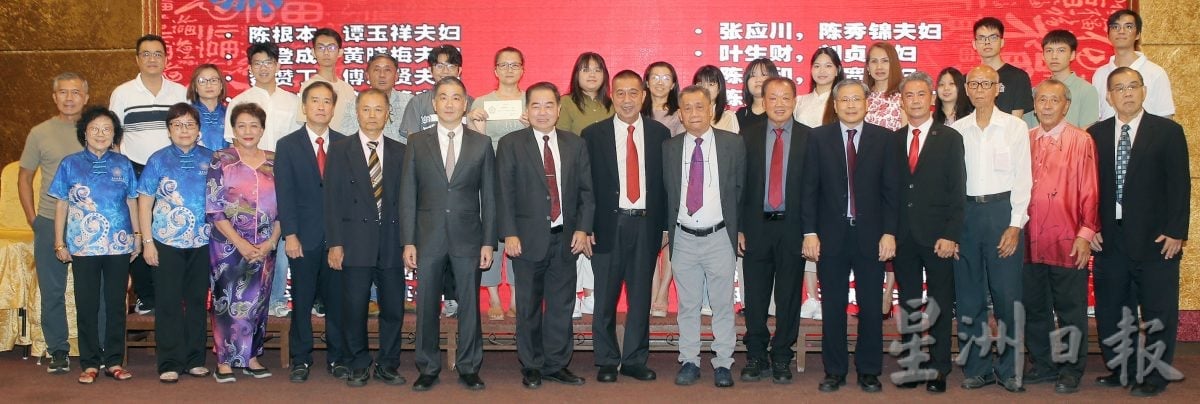 陈德杰:福建人达则兼济天下 陈锦彬夫妇设百万助学金