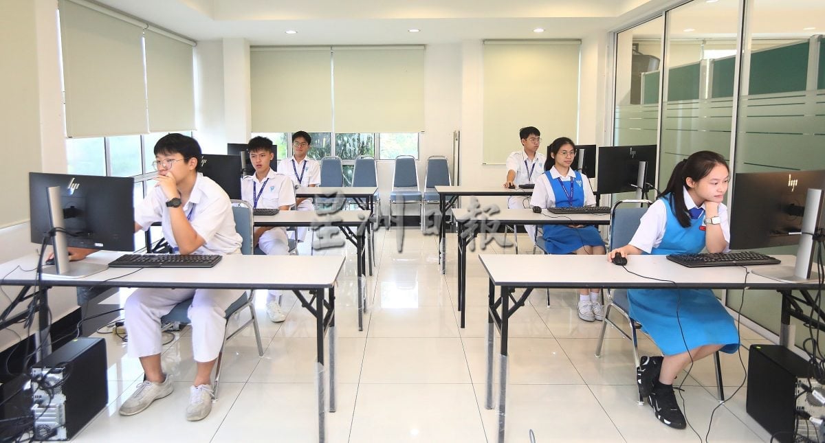 本报活动/星洲中学生时事问答比赛总决赛 全国17赛场百人逐冠