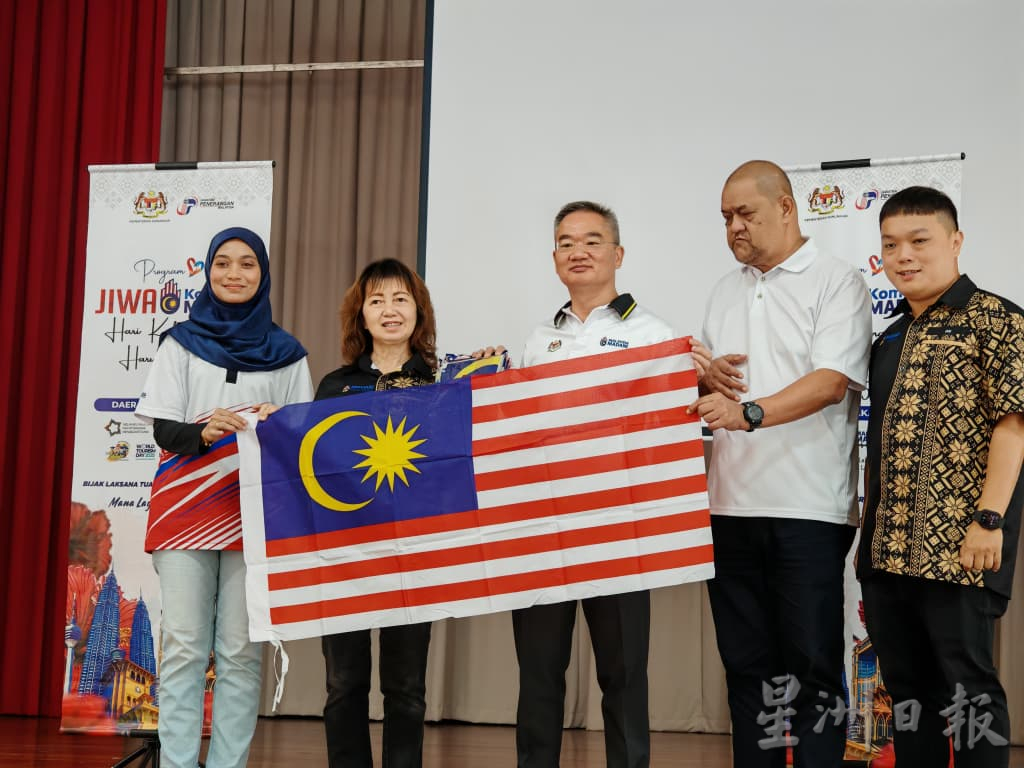 (古城版)邱培栋邀请民众河边跑步边谈投诉课题,边维持身体健康