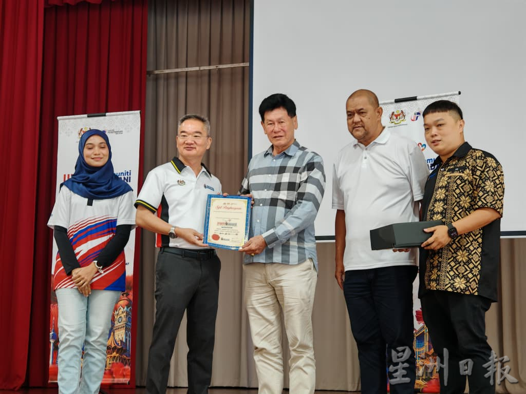 (古城版)邱培栋邀请民众河边跑步边谈投诉课题,边维持身体健康