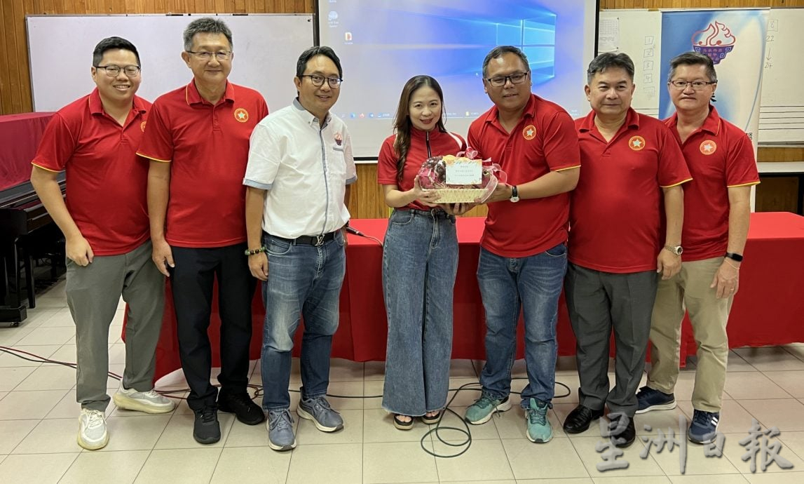 （古城第五版主文）林万锋鼓励赴华深造·盼学成归来投身甲州发展