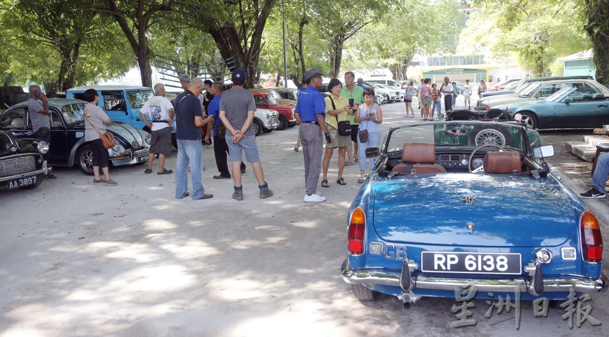 逾30辆经典车齐聚马场咖啡馆 霹古董车俱乐部与Brick Community办车聚