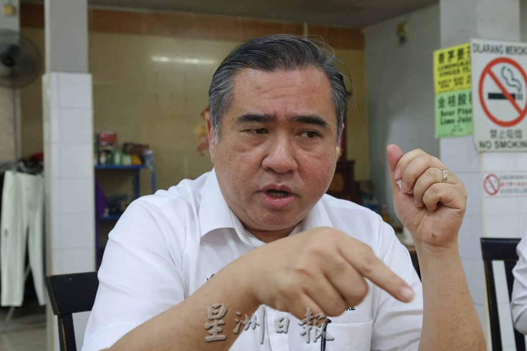 陆兆福谴责李光兴以“卫生棉口罩”抗议 斥行为不文明且贬低女性