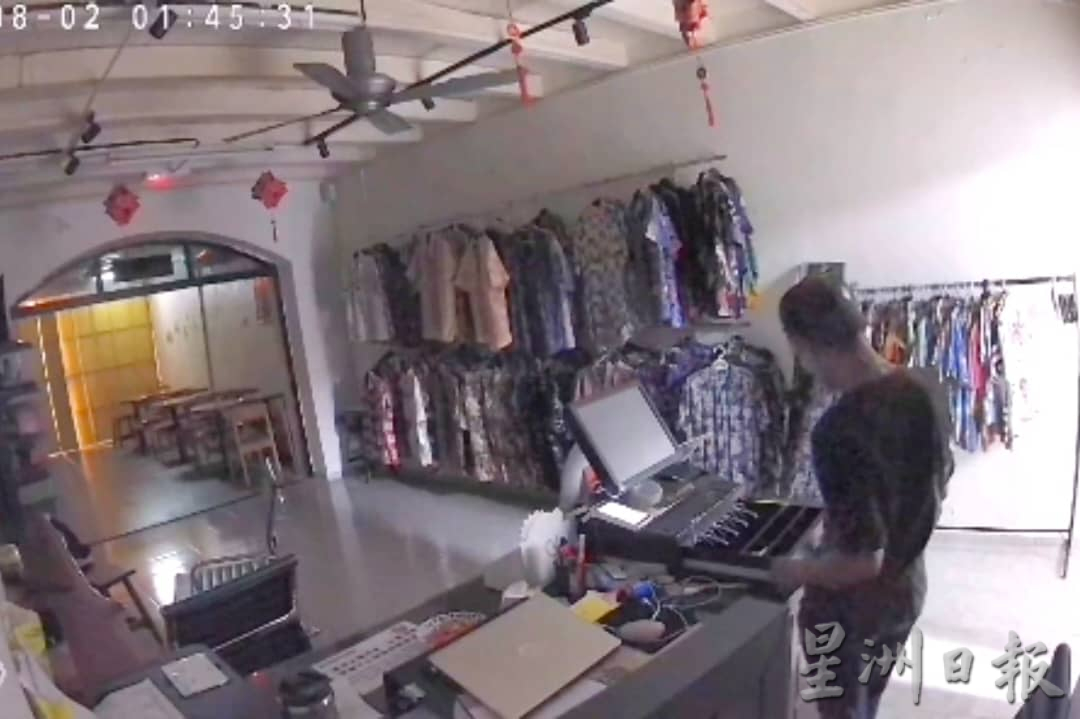 （古城封面主文）打铁街一服装店遭爆窃 再敲响老街区治安警钟