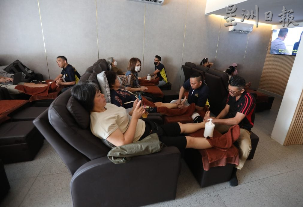 已签发 柔:特稿:新山夜间活动精彩 狮城人周末爱冲一波