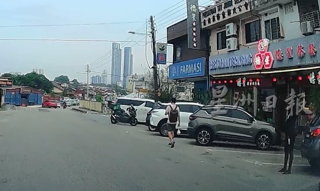 已签发 柔:【民生特工队】非法鸠收停车费,野火烧不尽春风吹又生