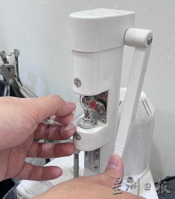 （古城第二版主文）敬业乐业——眼镜业者为客户提供合适的视力解决方案